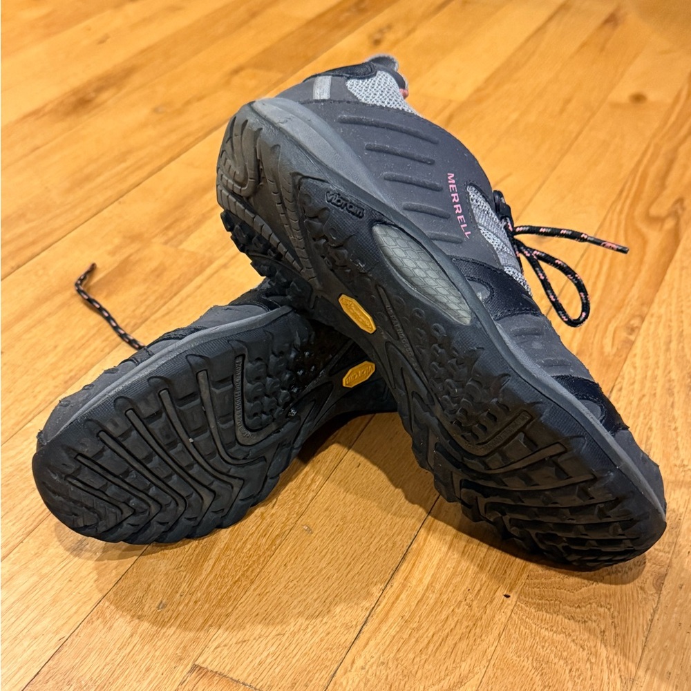 Merrell Gray and Pink Women's Hiking Sneakers - Picture 6 of 7